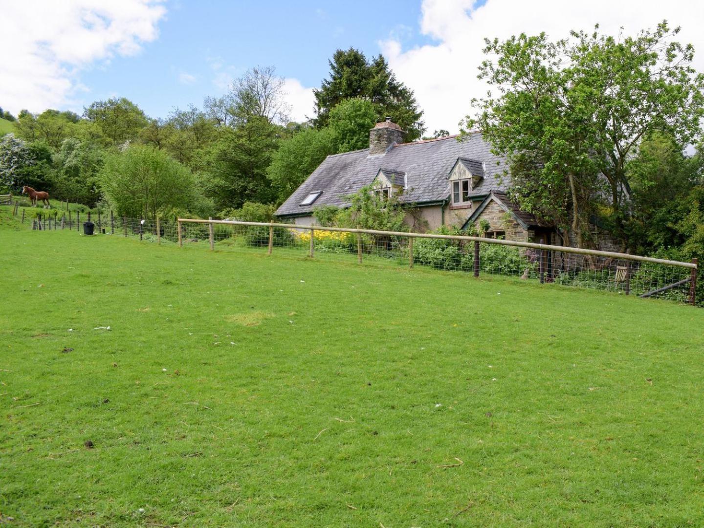 Lower Goytre Farmhouse Llanfair Waterdine Exteriör bild